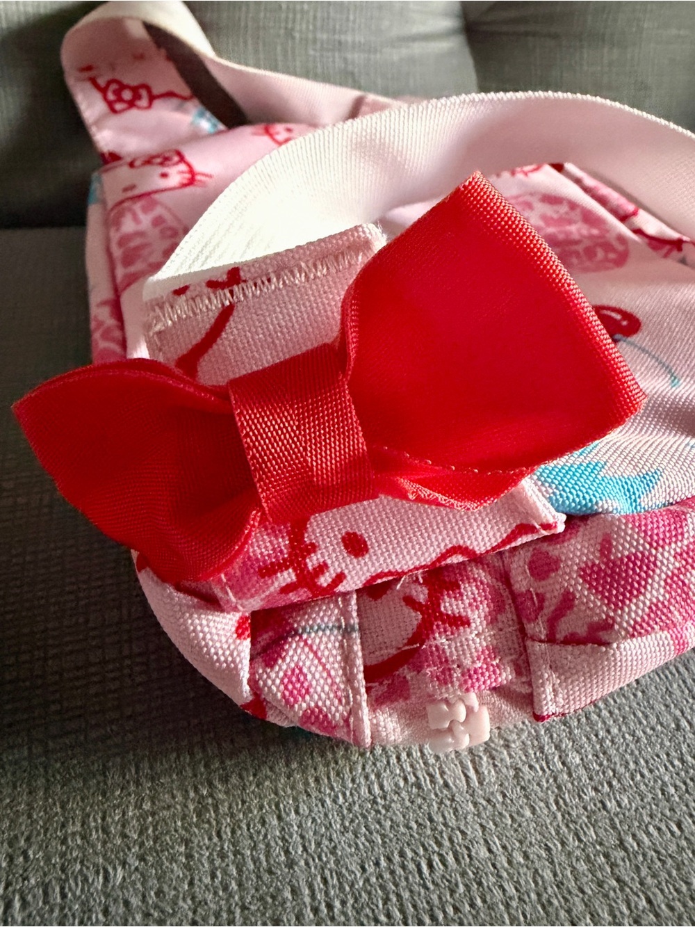 Rare Limited Herschel Hello Kitty Crossbody Bag - Picture 5 of 7